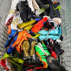 <span class=keywords><strong>Scarpe</strong></span> da Calcio all'Ingrosso: Scarpini da Calcio Usati di Marca Internazionale in Balle - Product Image 2