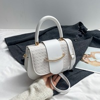 Sac à bandoulière tendance et polyvalent en PU pour femme avec logo personnalisé, fermeture éclair et chaînes, vente en gros, OEM