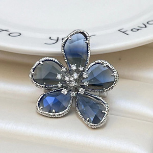 Muyu Flower Brooch Crystal Pink Gold Women's Lapel Pin Party Accessory - Product Image 4