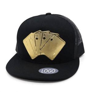 Casquette Trucker Baraja De Oro noire à visière plate avec patch en cuir imprimé cartes à jouer, vente en gros - Product Image 2