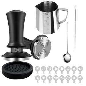 <span class=keywords><strong>Kit</strong></span> de <span class=keywords><strong>Barista</strong></span> para Café Espresso de 51/53/58 mm con Tamper, Herramienta WDT, Jarra para Espumar, Pluma para Arte Latte, Agitador, Tapete para Tamper y Plantillas - Product Image 1