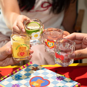 Verres <span class=keywords><strong>à</strong></span> shot en verre <span class=keywords><strong>à</strong></span> motifs de dessins animés, 2 mini-tasses <span class=keywords><strong>à</strong></span> saké Liang, ensemble créatif de petits gobelets <span class=keywords><strong>à</strong></span> vin pour shot unique avec boîte cadeau - Product Image 3