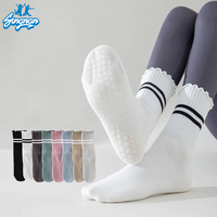 Yoga Pilates Grip Chaussettes Personnalisé Bouclés À Volants Noir Mi-tube Antidérapant Sport Grip Chaussettes Coton Intérieur Fitness Anti-dérapant Grip Chaussettes