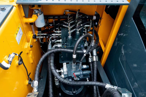 Escavatore Gommato da 14 Tonnellate HW155 con Motore Importato da 125kW e Martello Idraulico per Scavi di Fondamenta e Progetti di Demolizione - Product Image 5