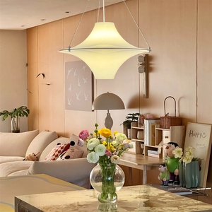 ثريا على الطراز الكريمي من النورس ، طاولة مطعم مخصصة وشخصية من Haus ، طاولة حماية للعين - Product Image 3