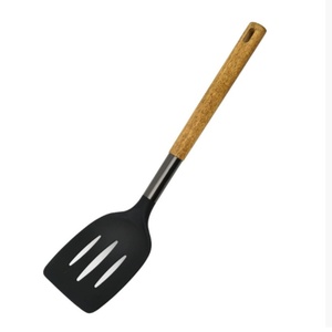 Juego de utensilios de cocina de nailon al por mayor con mango de madera y acero inoxidable - Product Image 6