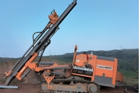 Foreuse rotative portative sur chenilles à moteur diesel pour fondations de panneaux photovoltaïques