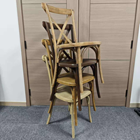 Chaise empilable vintage en résine plastique à dossier en X pour salle de réception, mariage et événements