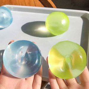 Balle sensorielle anti-stress en gelée arc-en-ciel à l'huile de coco, jouet souple pour soulager l'anxiété, cadeau de fête pour enfant, vente en gros - Product Image 4