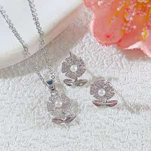 Conjunto de cobre Zircon chapado en oro Cadena de acero inoxidable Flor Mariposa pendientes collar joyería de mujer - Product Image 2