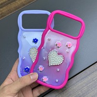Coque de téléphone personnalisée en TPU souple gaufré 3D avec tissu peluche, résine époxy, antichoc, finition miroir, motif fleur de dessin animé mignon, protection intégrale pour