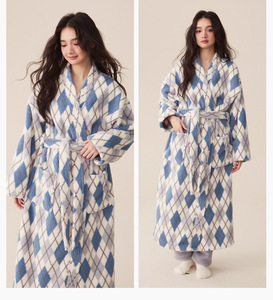 SUNHOME-Bata de lana gruesa con estampado de fresa para Otoño e Invierno - Product Image 6