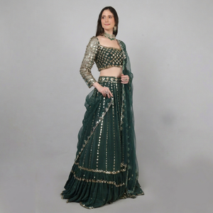 Lehenga choli de créateur pour femme Royal Glam Fashion, couleur verte, avec travail de sequins, perles, miroirs et fils. - Product Image 1