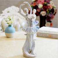Décoration d'intérieur, figurine en céramique et émail, design danseuse de ballet, décoration en céramique, porcelaine émaillée, figurine de fille européenne, dame dansante