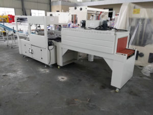 Machine d'emballage sous film rétractable automatique <span class=keywords><strong>pour</strong></span> serviettes de <span class=keywords><strong>cuisine</strong></span> en rouleau Maxi, certifiée CE, idéale <span class=keywords><strong>pour</strong></span> les petites entreprises, à bon prix - Product Image 4