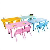 Meubles de classe pour maternelle au design de dessin animé, bureaux et chaises réglables