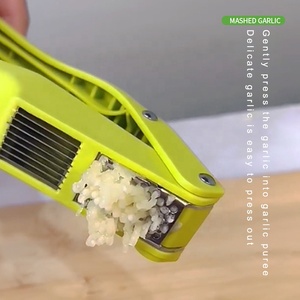 Presse multifonctionnelle pour la <span class=keywords><strong>cuisine</strong></span>, outil de <span class=keywords><strong>cuisine</strong></span> facile à nettoyer, presse-ail, râpe, outil créatif à double usage pour les légumes - Product Image 4