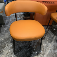 Chaise moderne en acier inoxydable et cuir, design empilable durable pour appartement, maison, bureau et espaces commerciaux à fort trafic