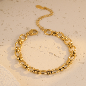 La nueva pulsera de acero titanio de moda no se decolora y está chapada en oro de 18 quilates para una sensación de alta gama. - Product Image 2