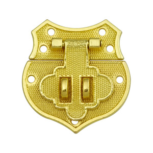 Hebilla de aleación en forma de corazón Chengyu, estilo vintage en bronce dorado, para accesorios de bolsos DIY. - Product Image 2