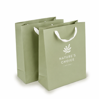 Sac en papier de luxe écologique haut de gamme pour la mode et les cadeaux, en papier kraft et papier d'art, impression offset, dorure à chaud, UV, pour bougies et aliments