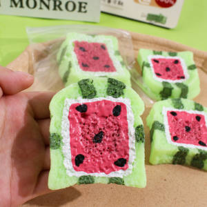 ของเล่นบีบลดความเครียดรูปแตงโม ทำจากพลาสติก TPR สมจริง สำหรับเด็กและผู้ใหญ่ - ของขวัญคลายเครียด - Product Image 2