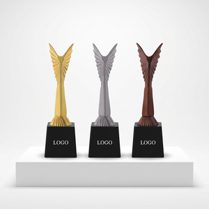 Trophée en métal Aile d'ange Or Argent Bronze avec base gravée pour cérémonie de remise des prix sportifs - Product Image 1