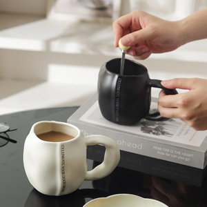 Tasse en céramique mate nordique, tasse en céramique irrégulière créative façonnée à la main, tasse à café pour la maison, tasse à petit-déjeuner, tasse à lait - Product Image 5