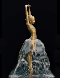 Fontaine d'eau moderne en forme humaine en bronze, laiton et cuivre, statue de femme nue, design élégant de sculpture - Product Image 4