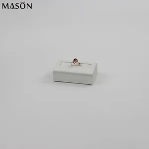 MASONホワイトPUレザージュエリーストアカウンターディスプレイ小道具ネックレスイヤリングリングジュエリーディスプレイスタンド卸売ジュエリートレイ