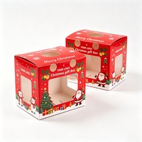 Boîte cadeau de Noël rouge, boîte carrée en carton blanc avec fenêtre, design festif classique, boîte d'emballage avec impression de Père Noël
