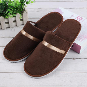 Chaussons de <span class=keywords><strong>maison</strong></span> <span class=keywords><strong>pour</strong></span> dames Chaussons <span class=keywords><strong>d</strong></span>'invités lavables en velours corail Vente en gros Hôtel à la mode Intérieur Extérieur Chaussons antidérapants <span class=keywords><strong>pour</strong></span> <span class=keywords><strong>couple</strong></span> - Product Image 4