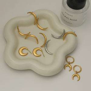 Nuovo stile di nicchia mezza luna goccia orecchino 18K oro acciaio inox olio pressione luna orecchini moda - Product Image 4