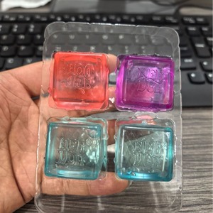 Juguete Sensorial Antiestrés en Forma de Cubo para Bebés, Juguete de Compresión con Sonido, Juguete Promocional - Product Image 2