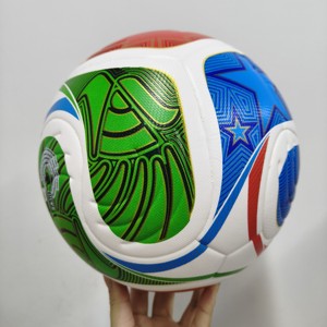 ลูกฟุตบอลเย็บด้วยเครื่องจักร PVC PU แบบเชื่อมด้วยความร้อน ขนาด 5  โลโก้สั่งทำได้ ทนทาน เหมาะสำหรับเล่นกลางแจ้ง ขายส่ง - Product Image 4