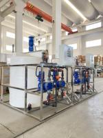 Réservoir de dosage semi-automatique industriel avec agitateur et pompe doseuse pour le traitement chimique de l'eau de chaudière et de refroidissement