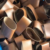Manchon de tasse à café en cuir PU personnalisé avec logo, support demi-enveloppant pour verre, design personnalisé, porte-boisson isolant – Vente en gros