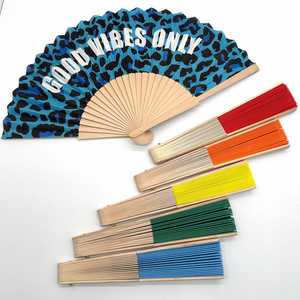 Abanico de Bambú Ecológico Hecho a Mano con Impresión Personalizada, Solución Natural de Refrigeración - Product Image 4