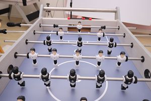 Jeu de table de football universel 4.5ft Baby-foot Table de football intérieur Jouets de sport en bois Vente d'usine avec roues et poignées Party Club - Product Image 4