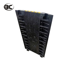 Protector de Cables Flexible de 5 Canales, 35x35mm, de Goma, para Carreteras y Exteriores, 910x500x50mm, Marca OBC, 14kg