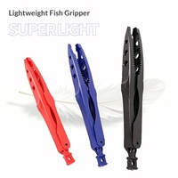 Pince à poisson super légère en plastique avec dents dentelées pour une extraction sûre des hameçons, 3 couleurs, vente en gros