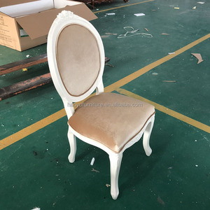 <span class=keywords><strong>Chaise</strong></span> de <span class=keywords><strong>salle</strong></span> à <span class=keywords><strong>manger</strong></span> en bois de café blanc de style <span class=keywords><strong>Louis</strong></span> <span class=keywords><strong>XV</strong></span> canapés de mariage pliés de conception française moderne pour la maison et l'hôtel - Product Image 4