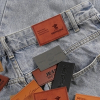 Étiquettes en cuir PU personnalisées avec logo en relief pour vêtements, jeans