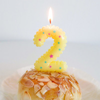 Bougie artisanale numérique en dentelle étoilée aux couleurs macaron, idéale pour la décoration de gâteaux de fête d'anniversaire pour enfants