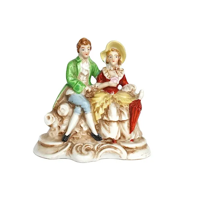 Set di decorazioni per figurine in ceramica personalizzate OEM figurine di famiglia di coppie in porcellana