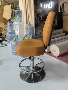 Siège d'arcade ergonomique Successor, finition en cuir, design de casino, fonctionnalités réglables et repose-pieds pour les joueurs hardcore - Product Image 3