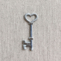 Le nouveau fer blanc chaud sur patch vintage tissu rétro applique en gros haute qualité personnalisé broderie patch clé avec des vêtements