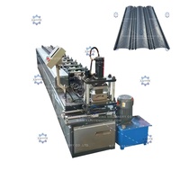 Machine de formage de rouleaux pour portes à enroulement gaufrées, machine de fabrication de lames métalliques, équipement pour portes à enroulement à motifs pour portes de garage