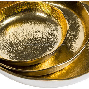 Ensemble de trois plateaux de service en métal or et nickel ornés de style moderne uniques pour exposer les fruits secs - Product Image 3