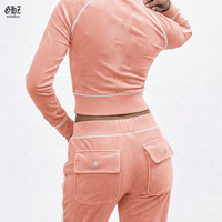 Ensemble assorti deux pièces pour femme Y2K en velours avec logo personnalisé, comprenant un sweat à capuche court zippé à rayures latérales et un pantalon évasé taille haute